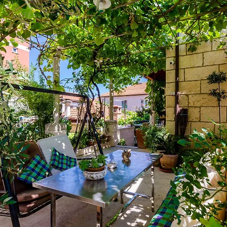 & Frane Πανσιόν Ντουμπρόβνικ