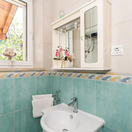 & Frane Guest house
